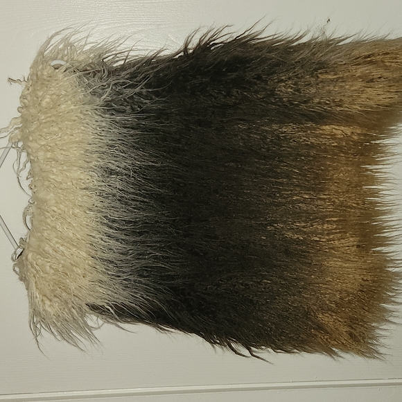 Ellison size M Open Front Faux Fur Vest - Picture 7 of 9